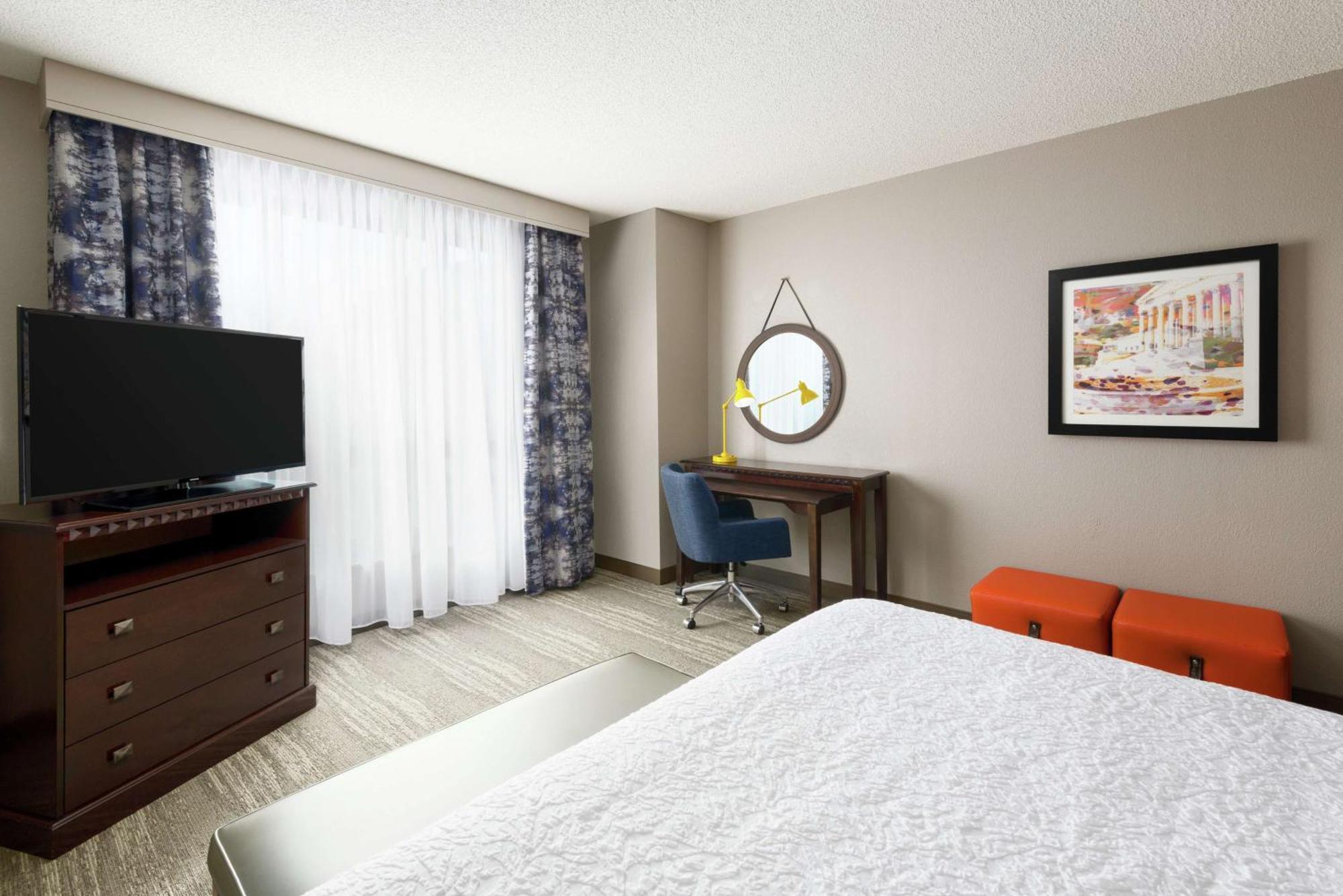 Hampton Inn & Suites National Harbor/Alexandria Area Exterior photo