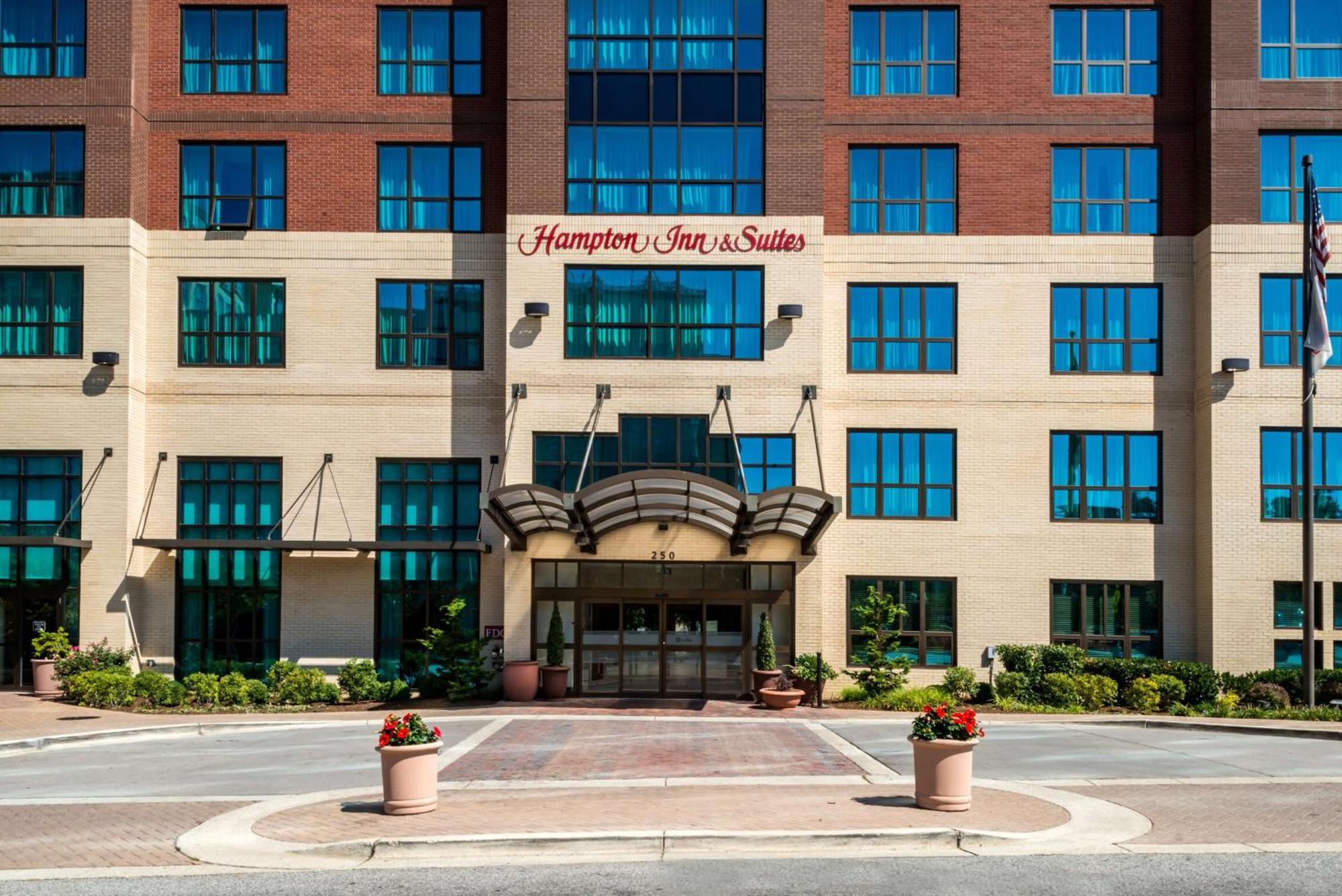 Hampton Inn & Suites National Harbor/Alexandria Area Exterior photo