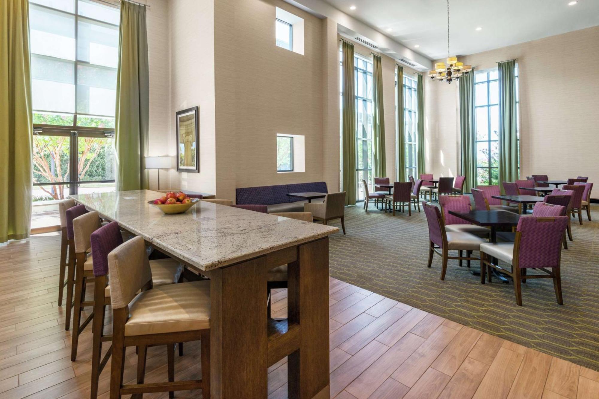 Hampton Inn & Suites National Harbor/Alexandria Area Exterior photo