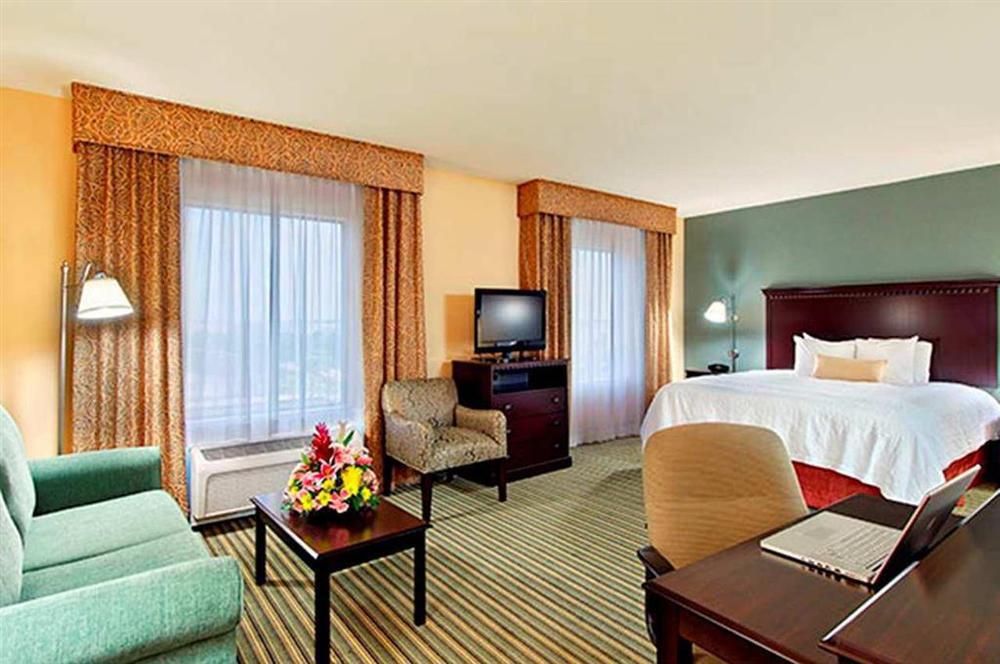 Hampton Inn & Suites National Harbor/Alexandria Area Room photo