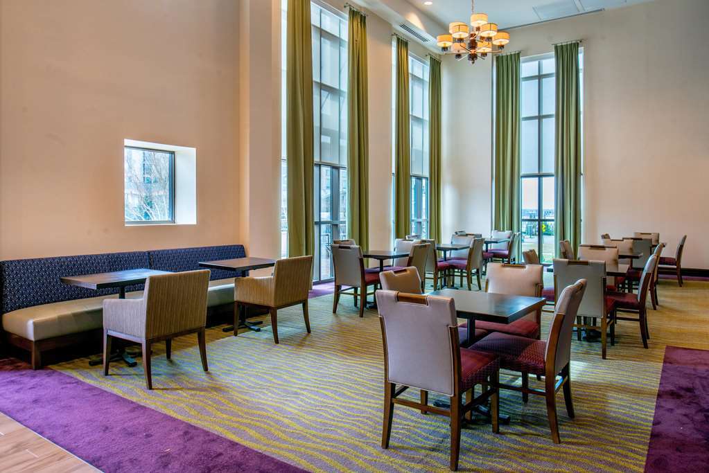 Hampton Inn & Suites National Harbor/Alexandria Area Interior photo